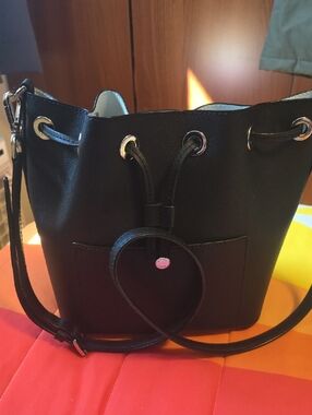 Michael KORS Black Bucket Crossbody Bag - Sleek Everyday Style